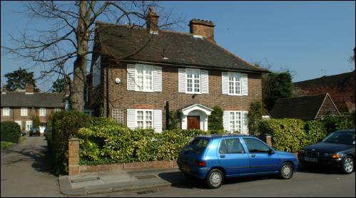 084 Hampstead Way